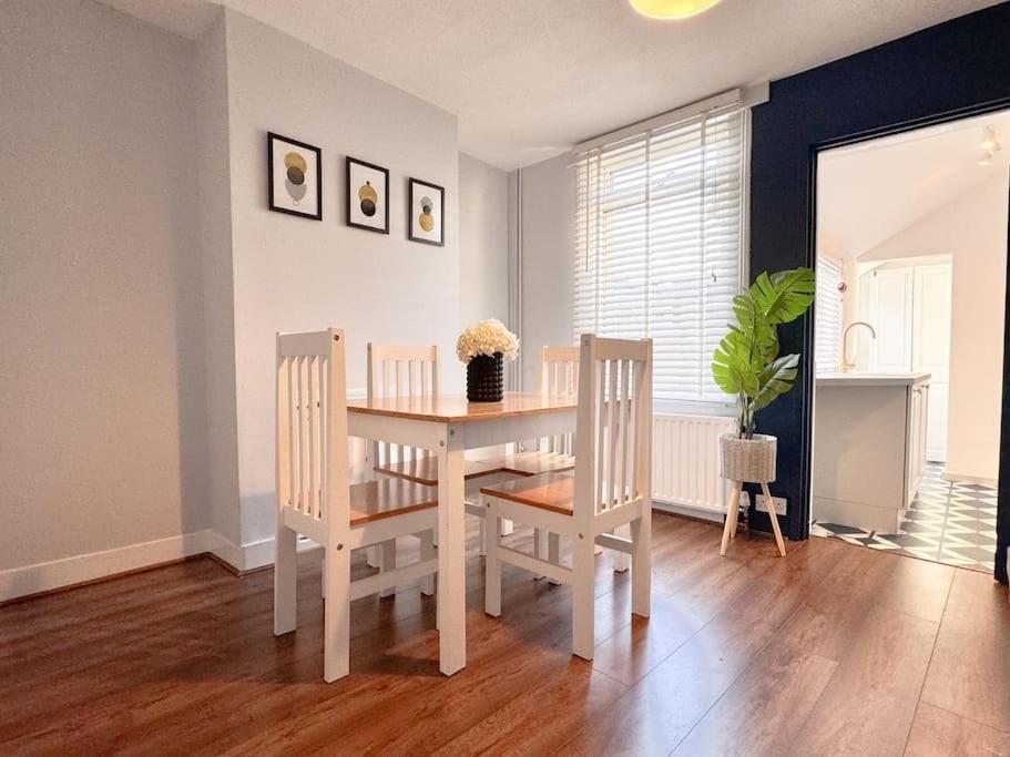 Large House With Fast Trains To London Villa Croydon Luaran gambar